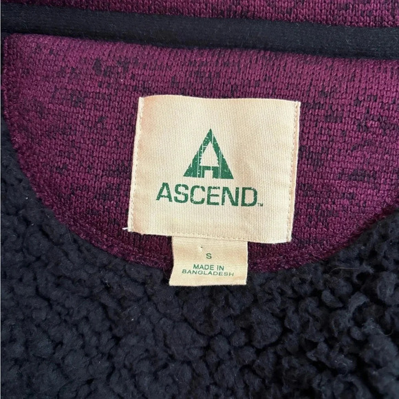 Ascend Women’s Full Zippered Sweater, Size S with Sherpa Lining. Purple/Black - Picture 4 of 8